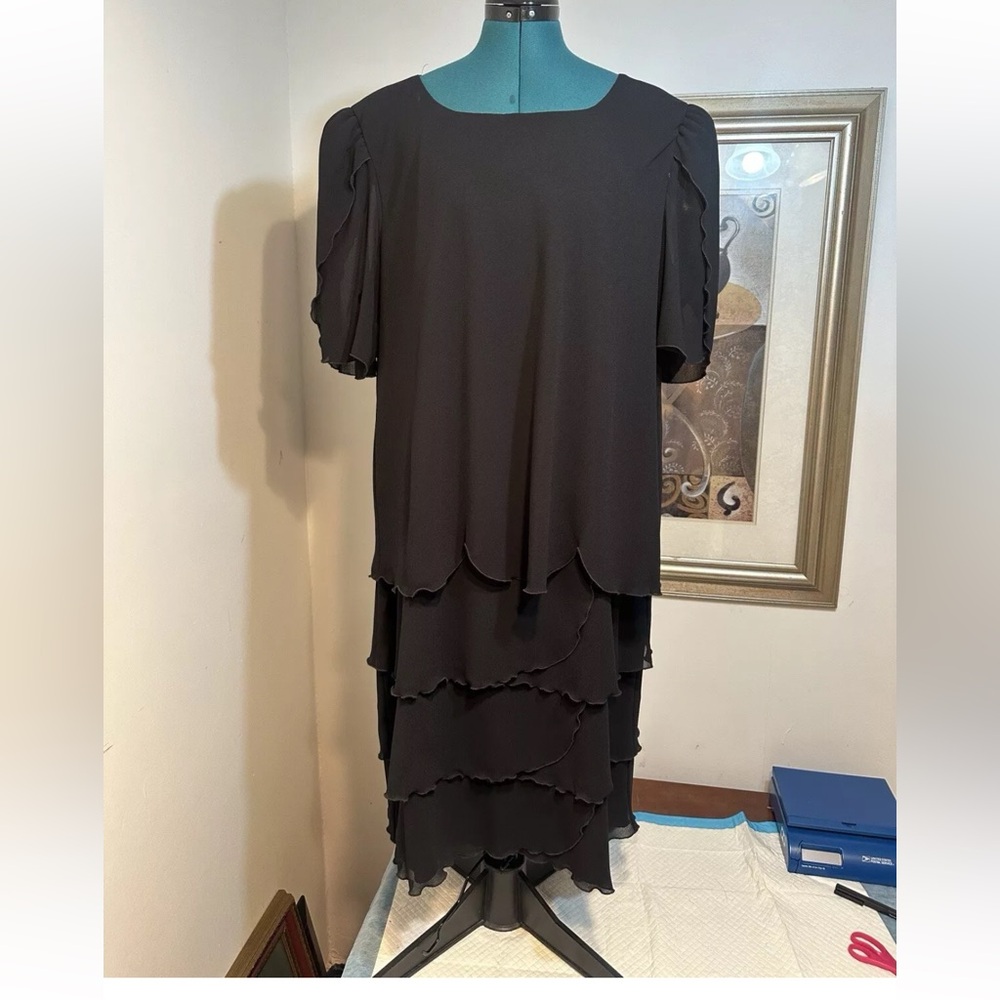 Vintage Julian Wilder Women’s Black Tulip Sleeve Tiered Shift Dress Size 22